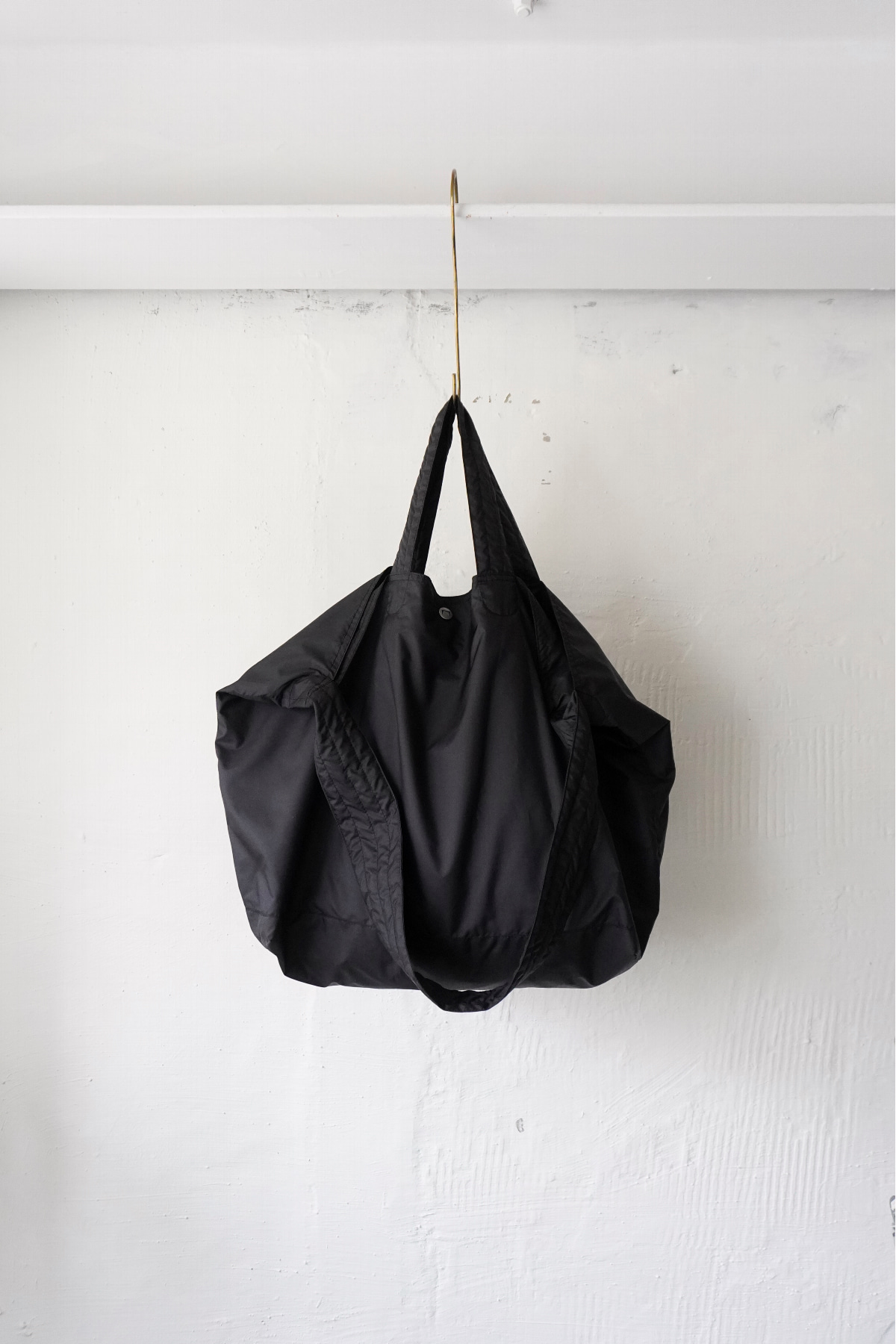[CLAMP] Polyester Rip Airport Bag - Black