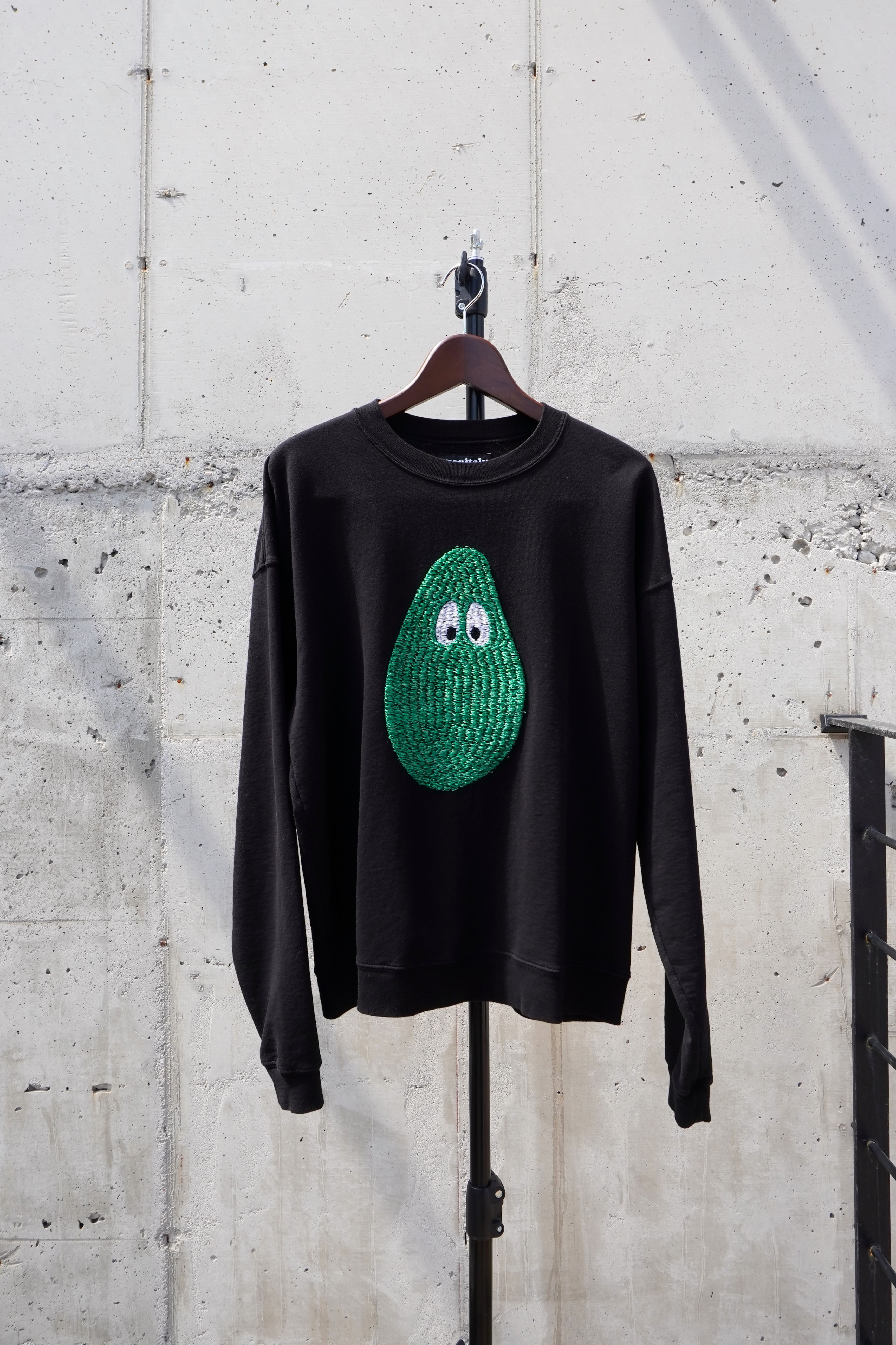 [Monitaly] Cropped Crewneck Sweatshirt W/3D Embroidery – Black